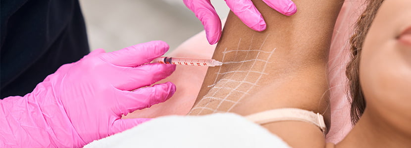 ワキの多汗症にボトックスを注射する写真